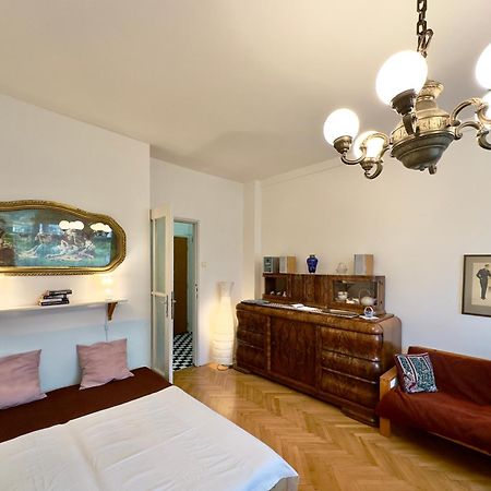Apartment Sedlcanska - You Will Save Money Here - Equipped With Antique Furniture Prague Exterior photo