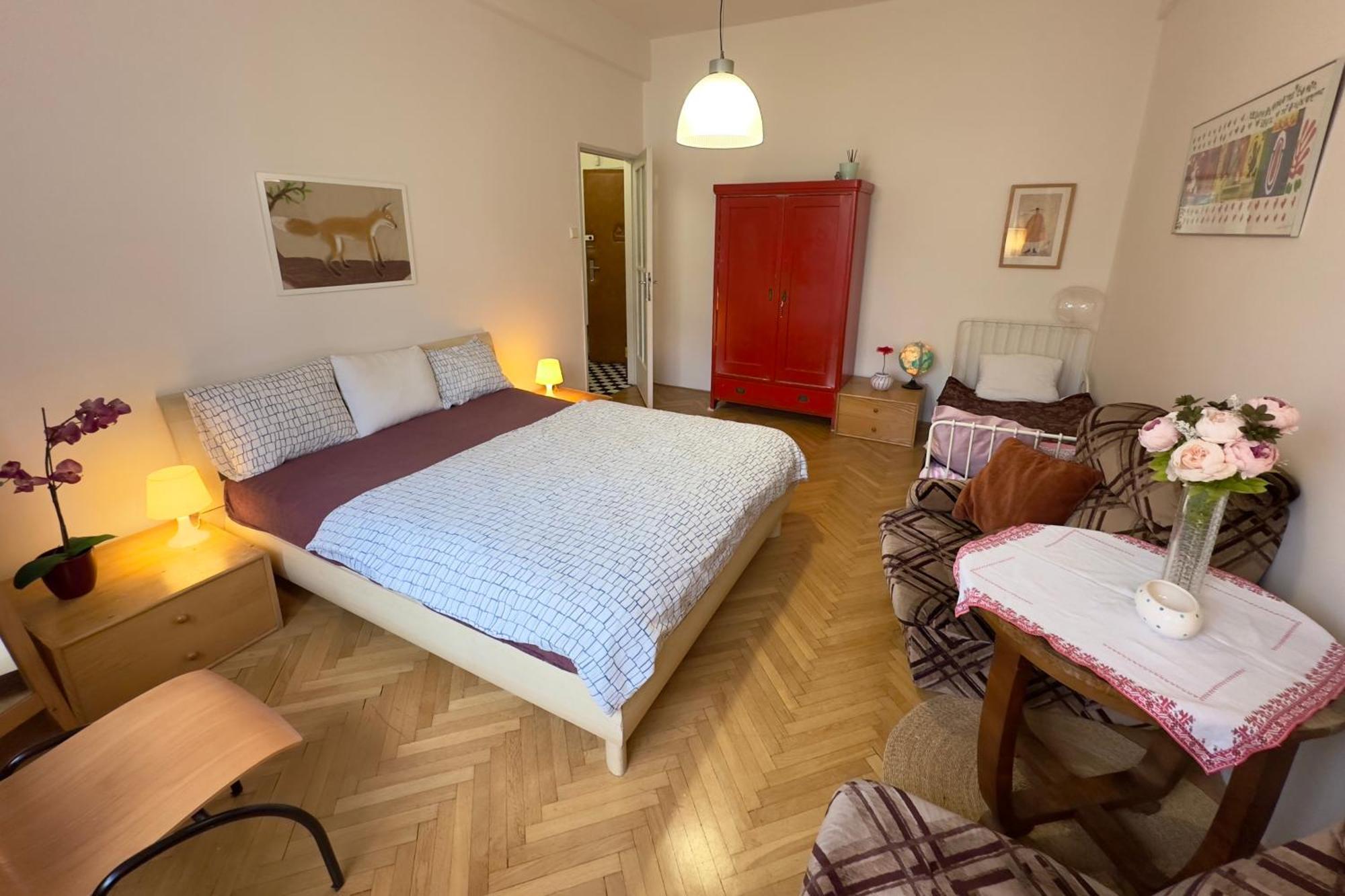 Apartment Sedlcanska - You Will Save Money Here - Equipped With Antique Furniture Prague Exterior photo