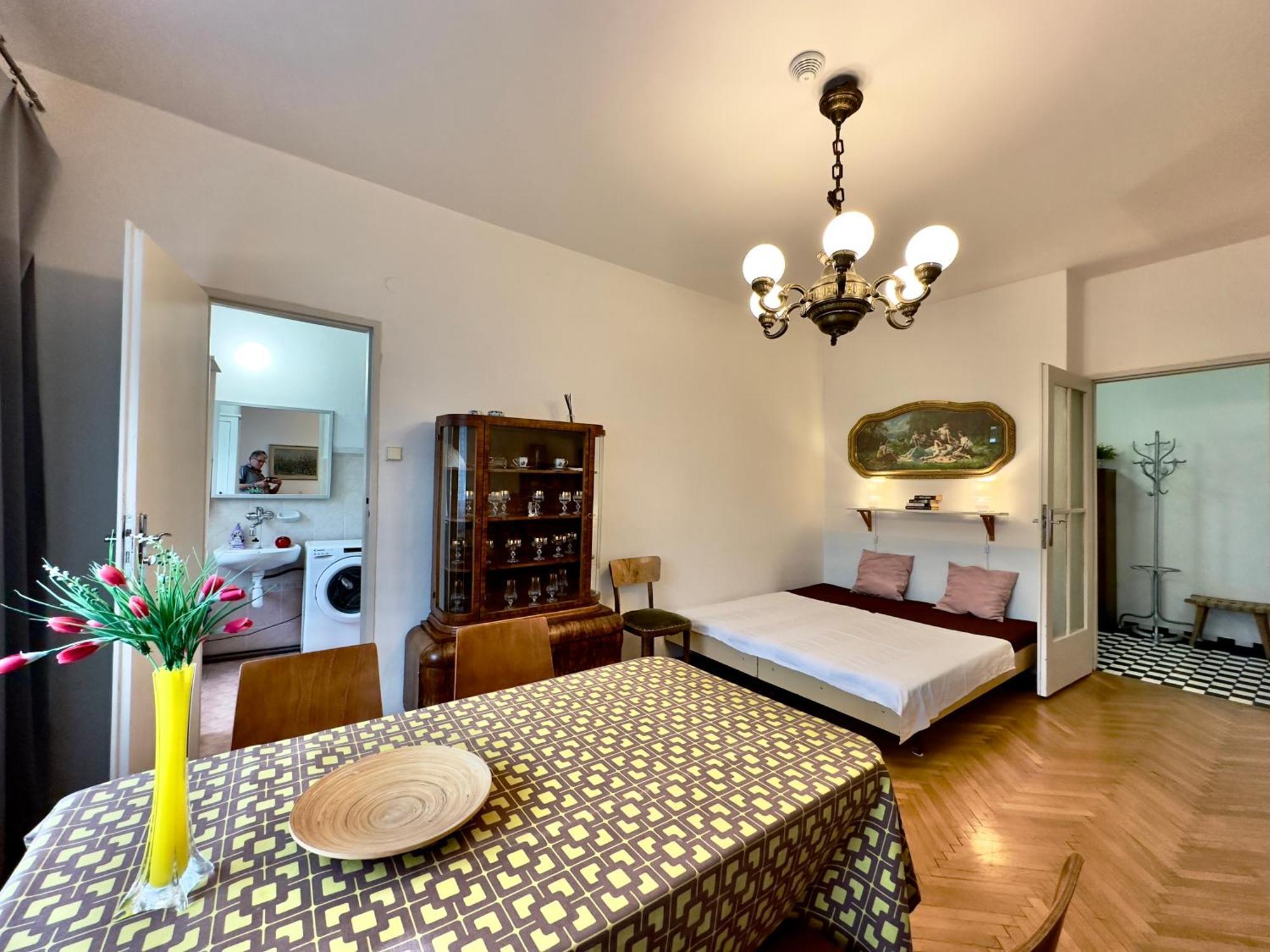 Apartment Sedlcanska - You Will Save Money Here - Equipped With Antique Furniture Prague Exterior photo