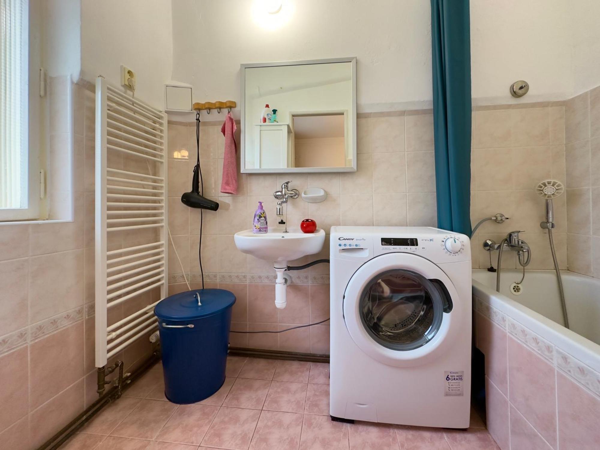 Apartment Sedlcanska - You Will Save Money Here - Equipped With Antique Furniture Prague Exterior photo