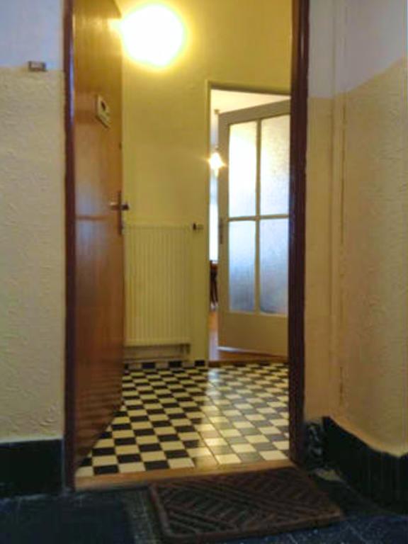 Apartment Sedlcanska - You Will Save Money Here - Equipped With Antique Furniture Prague Room photo